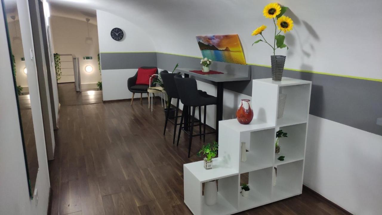 Apartamento Eiffel-t45 Five Bedroom Budapest
